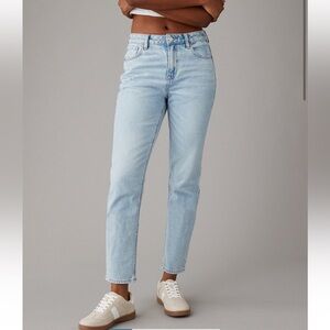 American Eagle Strigid Mom Jeans- size 4 short